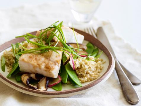 Microwave Ginger-Soy Flounder with Snow Peas
