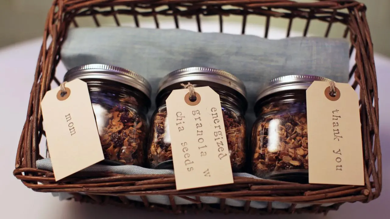 How to Make Homemade Granola