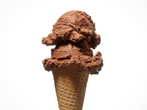 https://food.fnr.sndimg.com/content/dam/images/food/fullset/2014/5/14/1/FNM_060114-Chocolate-Ice-Cream-Recipe_s4x3.jpg.rend.hgtvcom.476.357.suffix/1400255820837.jpeg