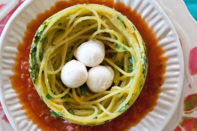 https://food.fnr.sndimg.com/content/dam/images/food/fullset/2014/5/20/0/GH0420H_Spaghetti-Nests_s4x3.jpg.rend.hgtvcom.406.271.suffix/1400740917731.jpeg