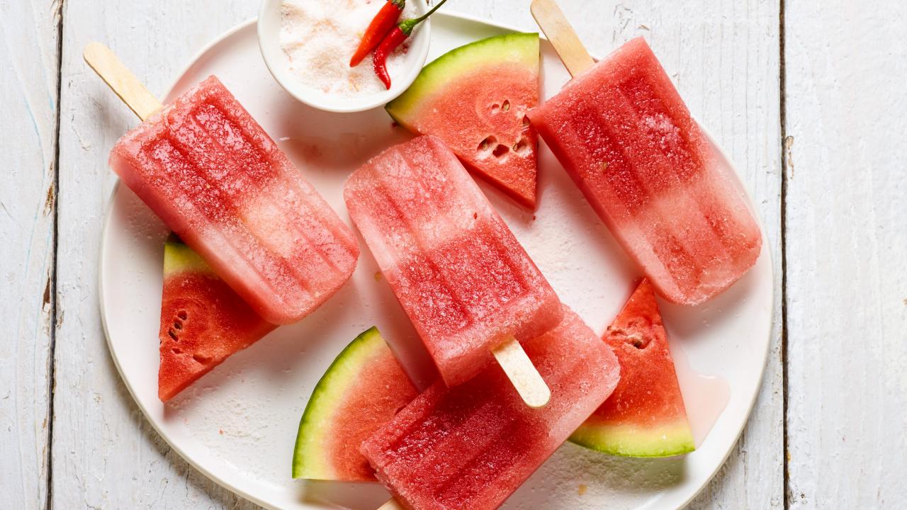 https://food.fnr.sndimg.com/content/dam/images/food/fullset/2014/5/23/1/FNK_Watermelon-Chili-Basil-Ice-Pops_s4x3.jpg.rend.hgtvcom.1280.720.suffix/1400881483002.jpeg