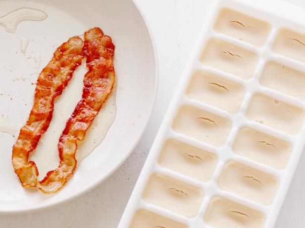 Food Network on X: This ice cube tray and bin combo means you can make ice  at the same time as you store ice keeping it fresh and clean! 🧊🙌 Get it