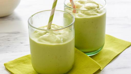 https://food.fnr.sndimg.com/content/dam/images/food/fullset/2014/5/6/1/FNK_creamy-avocado-smoothie_s4x3.jpg.rend.hgtvcom.511.288.suffix/1399406326130.jpeg