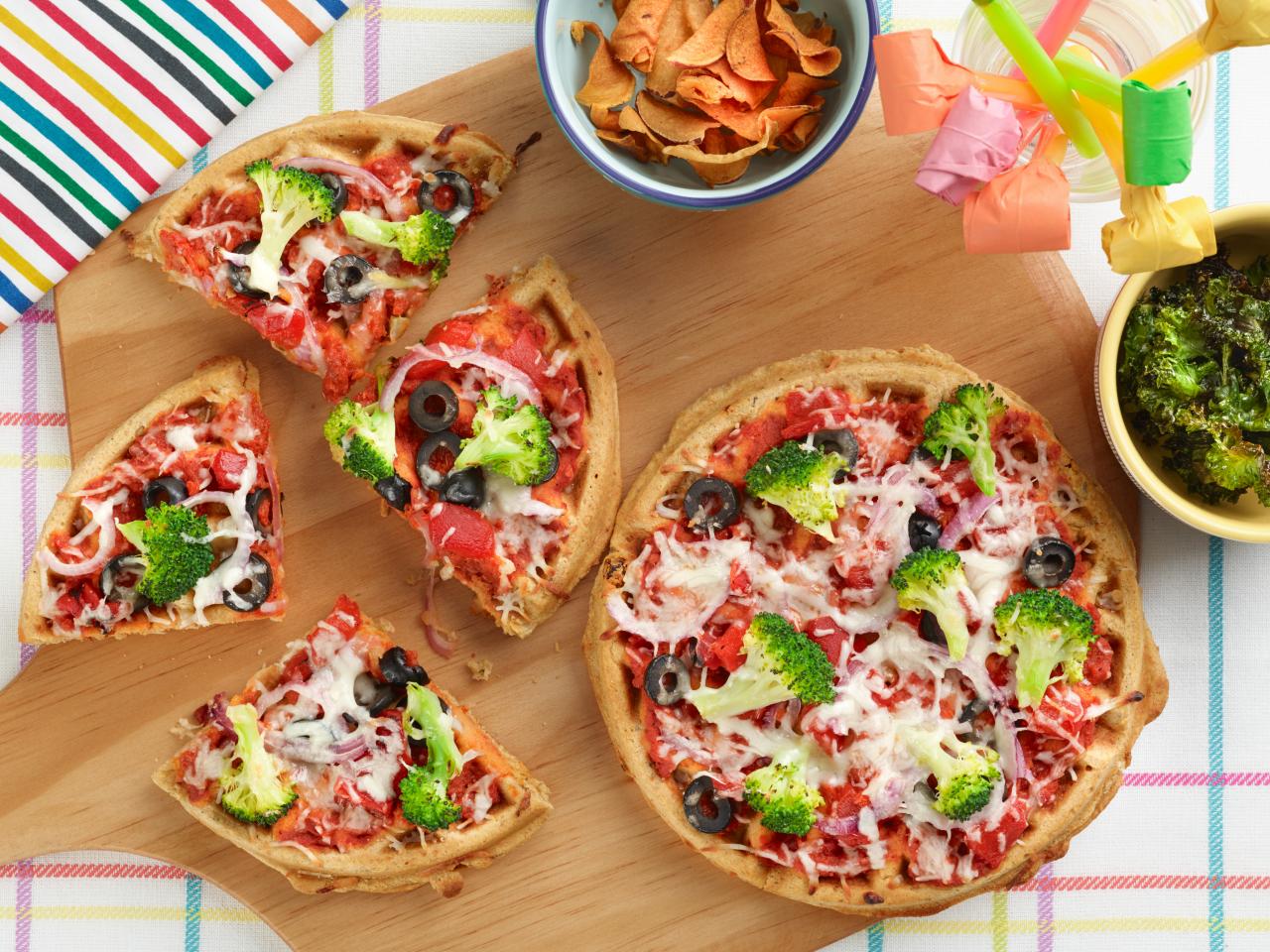 https://food.fnr.sndimg.com/content/dam/images/food/fullset/2014/6/13/0/ZD0204_Semolina-and-Sun-Dried-Tomato-Waffle-Pizzas_s4x3.jpg.rend.hgtvcom.1280.960.suffix/1402865157555.jpeg