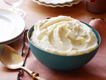 CELERY ROOT AND POTATO PUREE
Anne Burrell
Secrets Of A Restaurant Chef/The Secret To Short Ribs
Food Network
Idaho Potatoes, Kosher Salt, Celery Root, Heavy Cream, Butter
