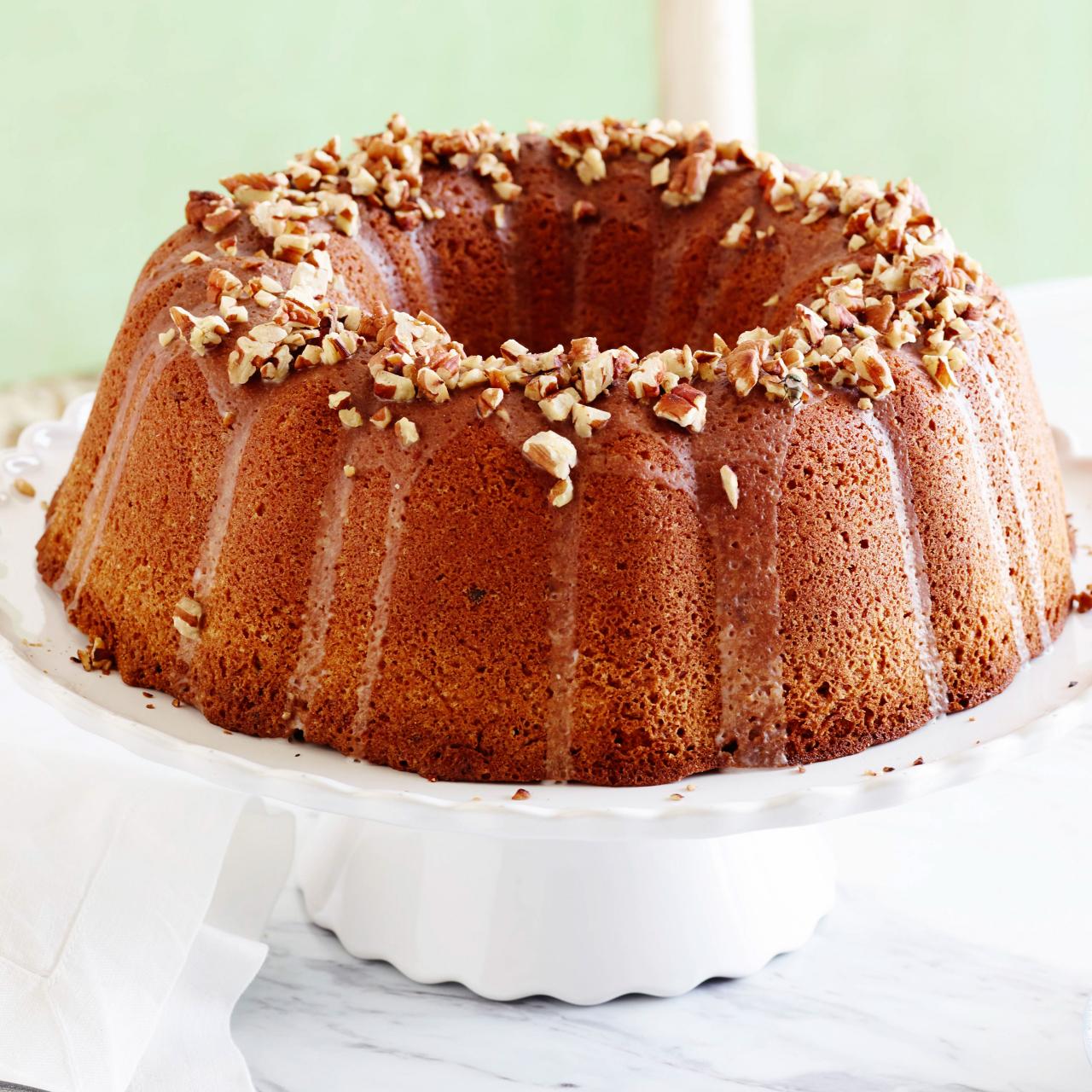 https://food.fnr.sndimg.com/content/dam/images/food/fullset/2014/6/19/1/ZD0106H_Bourbon-Pecan-Cake_s4x3.jpg.rend.hgtvcom.1280.1280.suffix/1403629951109.jpeg