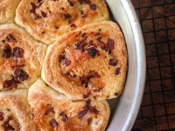 Cheesy Bacon Breakfast Buns_image