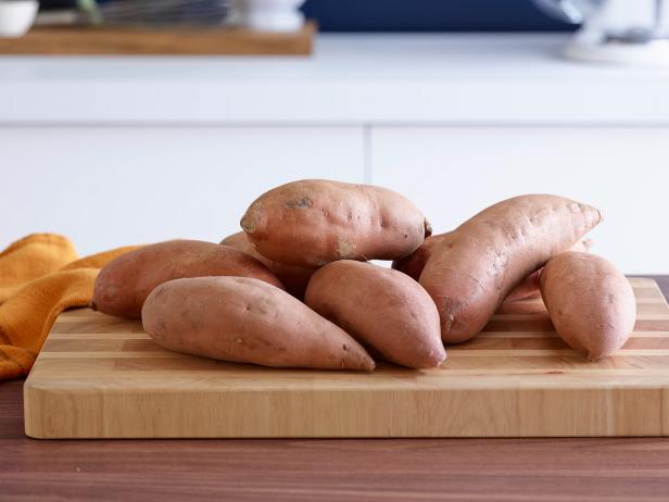 https://food.fnr.sndimg.com/content/dam/images/food/fullset/2014/6/2/0/FN_How-to-Bake-Sweet-Potatoes-01_s4x3.jpg.rend.hgtvcom.616.462.suffix/1401721988093.jpeg