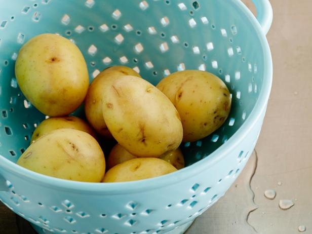 HOW TO MAKE BOILED POTATOESLaura B. WeissFood Network KitchensPotatoes, Salt, Butter, Parsley