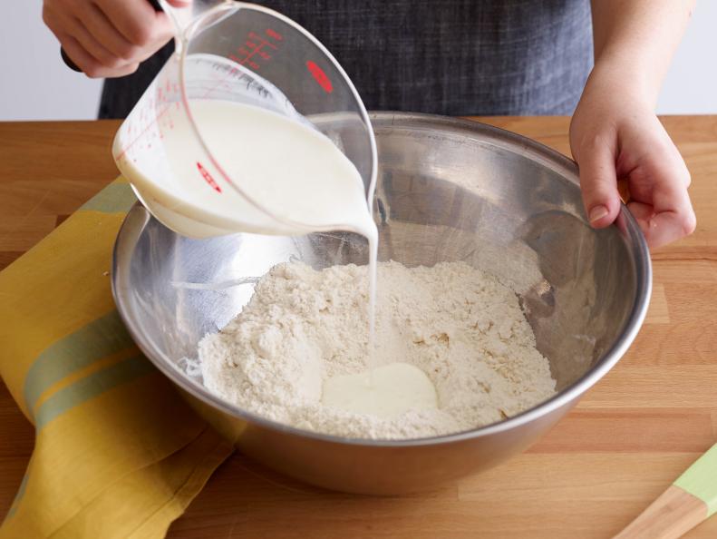 HOW TO MAKE SOUTHERN BISCUITS
Food Network Kitchens
Selfrising
Flour, Baking Soda, Baking Powder, Butter, Salt, Buttermilk