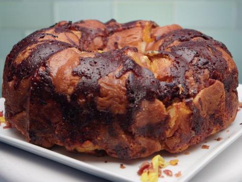Bacon Mac and Cheese Monkey Bread