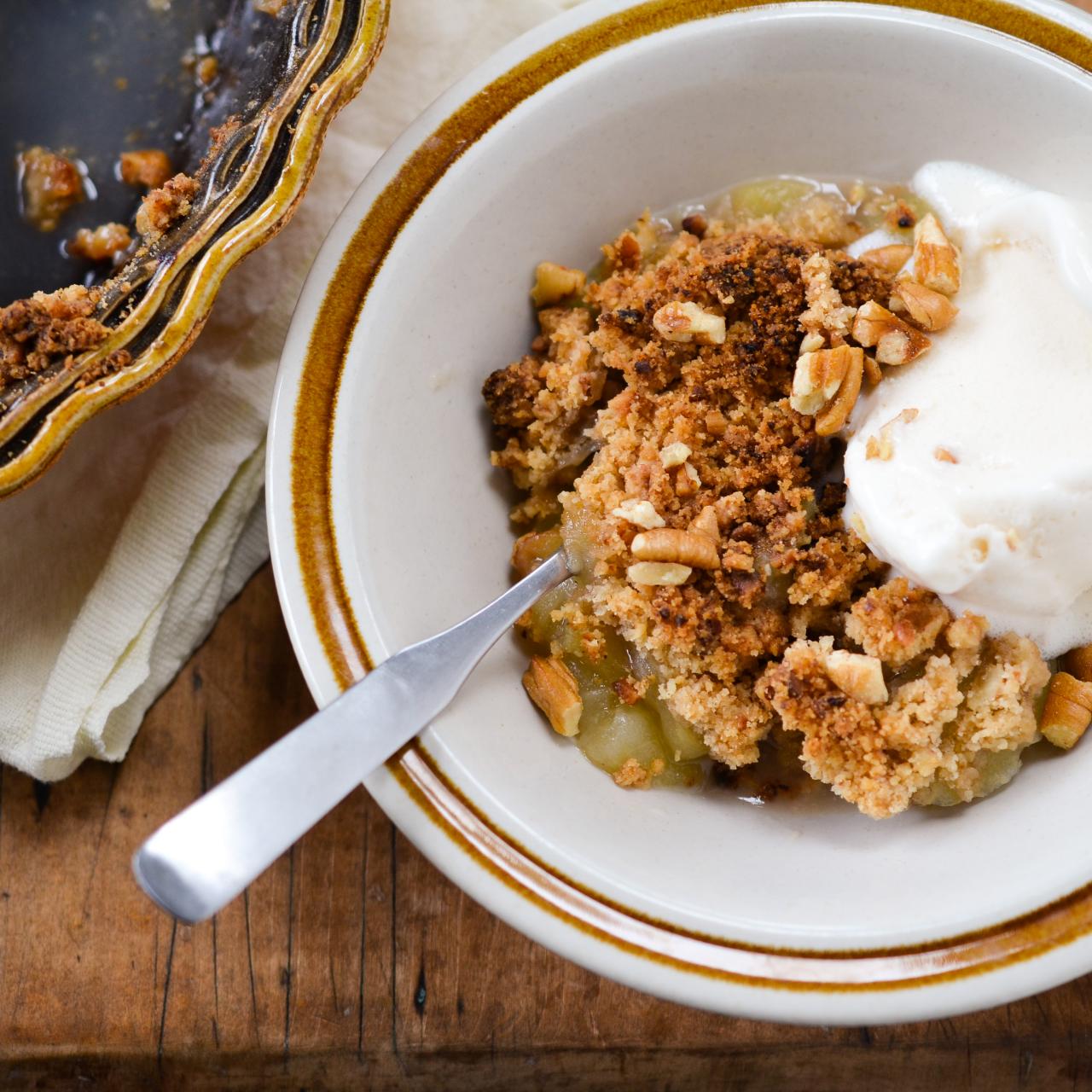 Apple Crisp Recipe - Sugar Spun Run