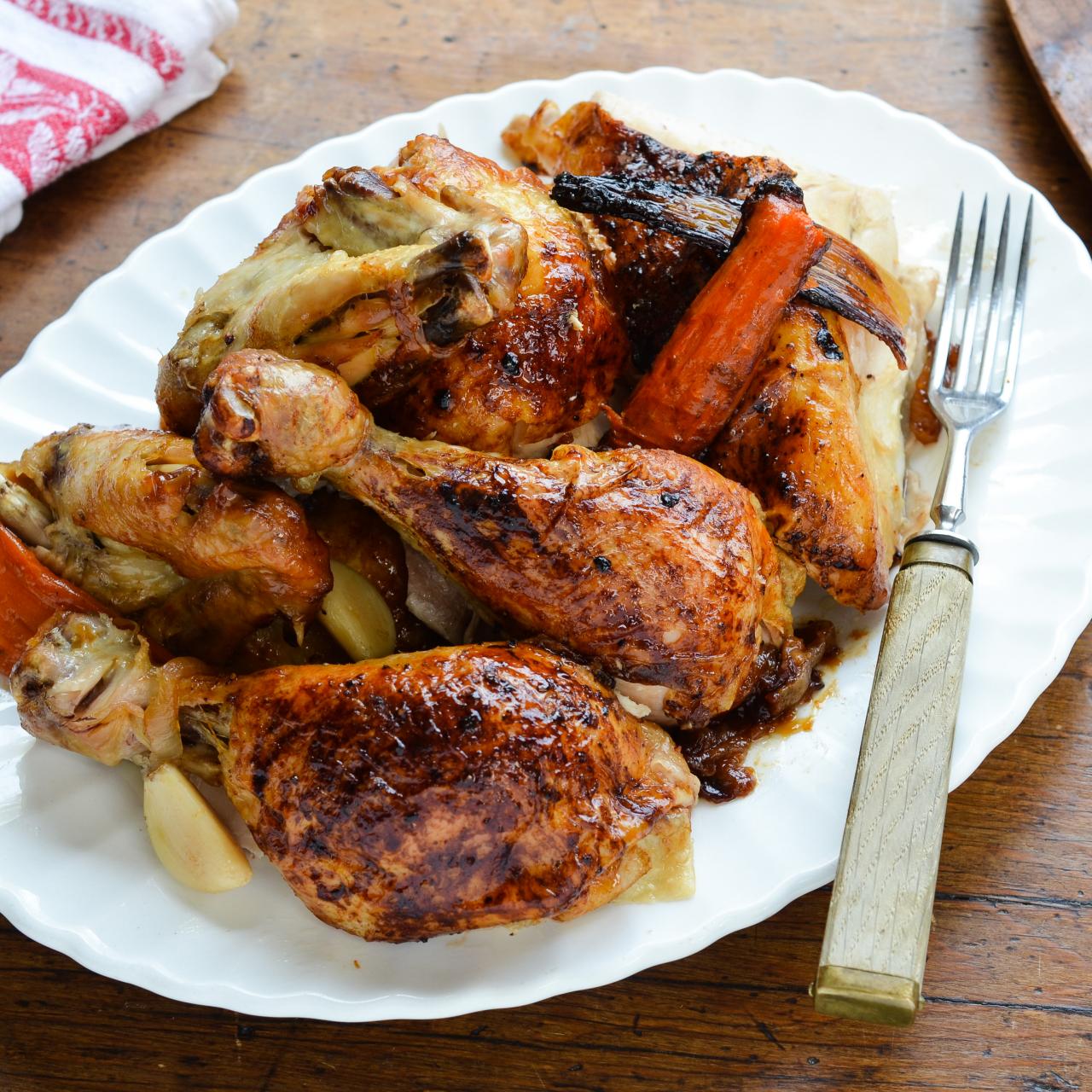 https://food.fnr.sndimg.com/content/dam/images/food/fullset/2014/6/26/1/fnd_down-home-comfort-whole-roast-chicken-2_s4x3.jpg.rend.hgtvcom.1280.1280.suffix/1406563840812.jpeg