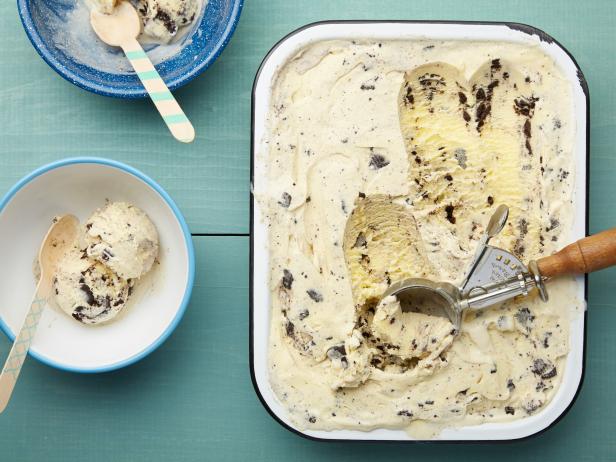 Homemade Cookies and Cream Ice Cream