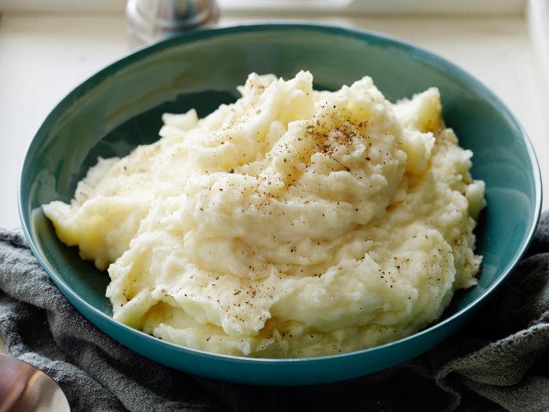 7 Best Ways to Make Mashed Potatoes | Thanksgiving How-Tos : Step-by ...