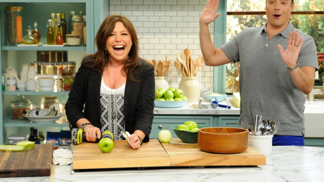 https://food.fnr.sndimg.com/content/dam/images/food/fullset/2014/7/29/0/KC0209_Rachael-Ray-Jeff-Mauro_s4x3.jpg.rend.hgtvcom.1280.720.suffix/1402514799215.jpeg