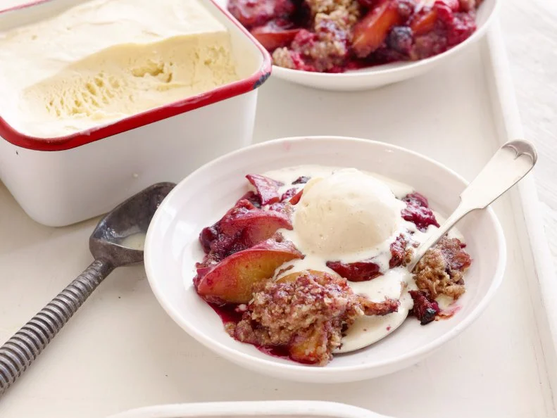 SUMMER SLOWCOOKER
COBBLER
Melissa d’Arabian
Cooking Channel
Butter, Peaches, Mixed Berries (Raspberries, Blueberries, Blackberries) Lemon Zest and Juice,
Flour, Sugar, Oats, Pecans, Light Brown Sugar, Dried Buttermilk, Cinnamon, Salt, Cold Butter,
Slowcooker
