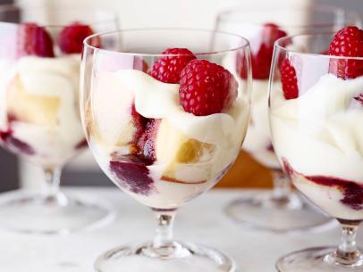 RASPBERRY TRIFLE WITH RUM SAUCESandra LeeSemiHomemadeCooking/Desserts and DrinksFood NetworkButter, Confectionersâ   Sugar, Imitation Rum Extract, Raspberry Jam, Frozen Pound Cake,Vanilla Pudding