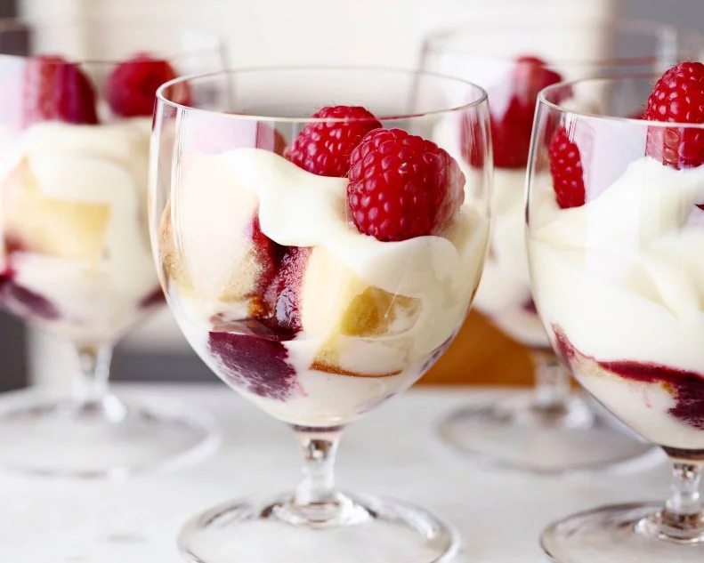 RASPBERRY TRIFLE WITH RUM SAUCESandra LeeSemiHomemadeCooking/Desserts and DrinksFood NetworkButter, Confectionersâ   Sugar, Imitation Rum Extract, Raspberry Jam, Frozen Pound Cake,Vanilla Pudding