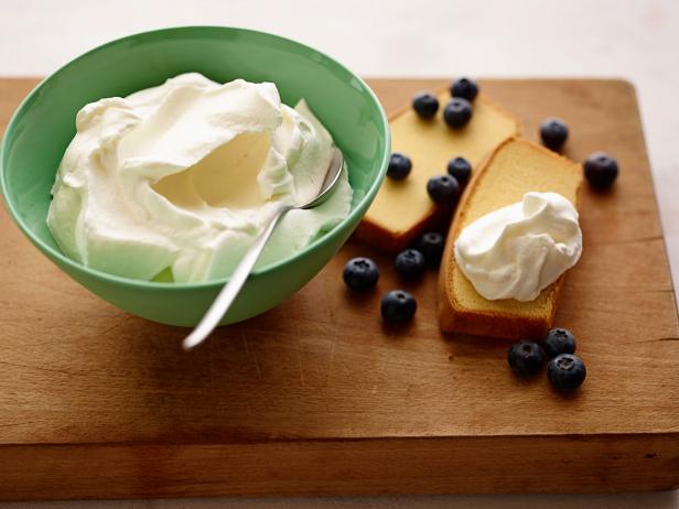 How to Make Homemade Whipped Cream