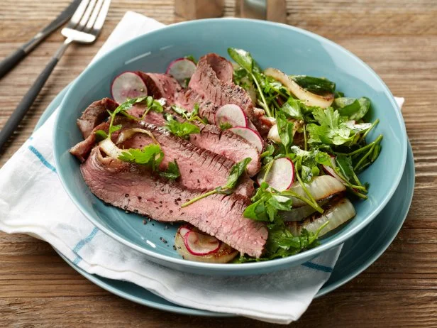 Chef Name: Food Network KitchenFull Recipe Name: 25-Minute Flank Steak with Charred Vidalia Onion SaladTalent Recipe: FNK Recipe: Food Networks Kitchenâ  s 25-Minute Flank Steak with Charred Vidalia Onion Salad, as seen on Foodnetwork.comProject: Foodnetwork.com, Beat the Clock Dinners / ThanksgivingShow Name: Food Network / Cooking Channel: Food Network