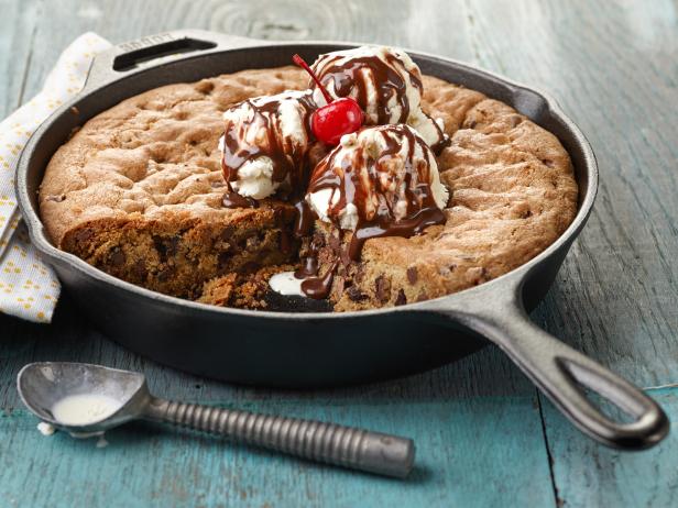 Chef Name: Ree DrummondFull Recipe Name: Skillet Cookie SundaeTalent Recipe: Ree Drummondâ  s Skillet Cookie Sundae, as seen on The Pioneer WomanFNK Recipe: Project: Foodnetwork.com, HOLIDAY/SUPER BOWL/COMFORT/HEALTHYShow Name: The Pioneer WomanFood Network / Cooking Channel: Food Network