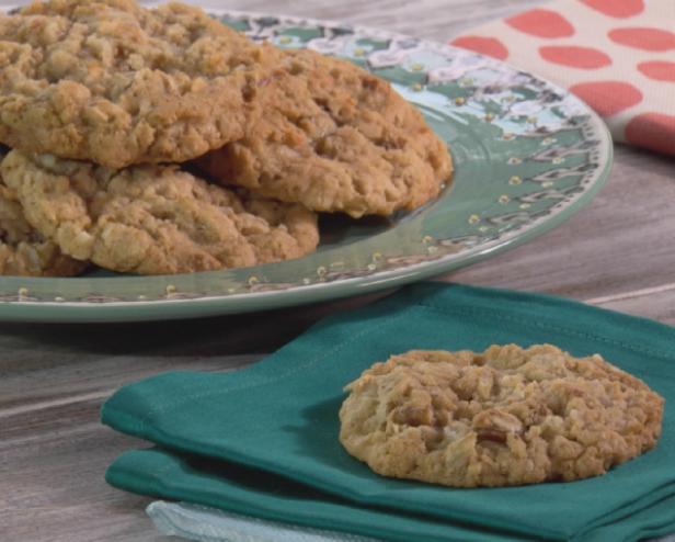 Mari S Homemade Oatmeal Cookies Recipe Trisha Yearwood Food Network