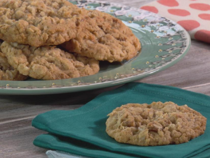 Mari's Homemade Oatmeal Cookies Recipe | Trisha Yearwood ...