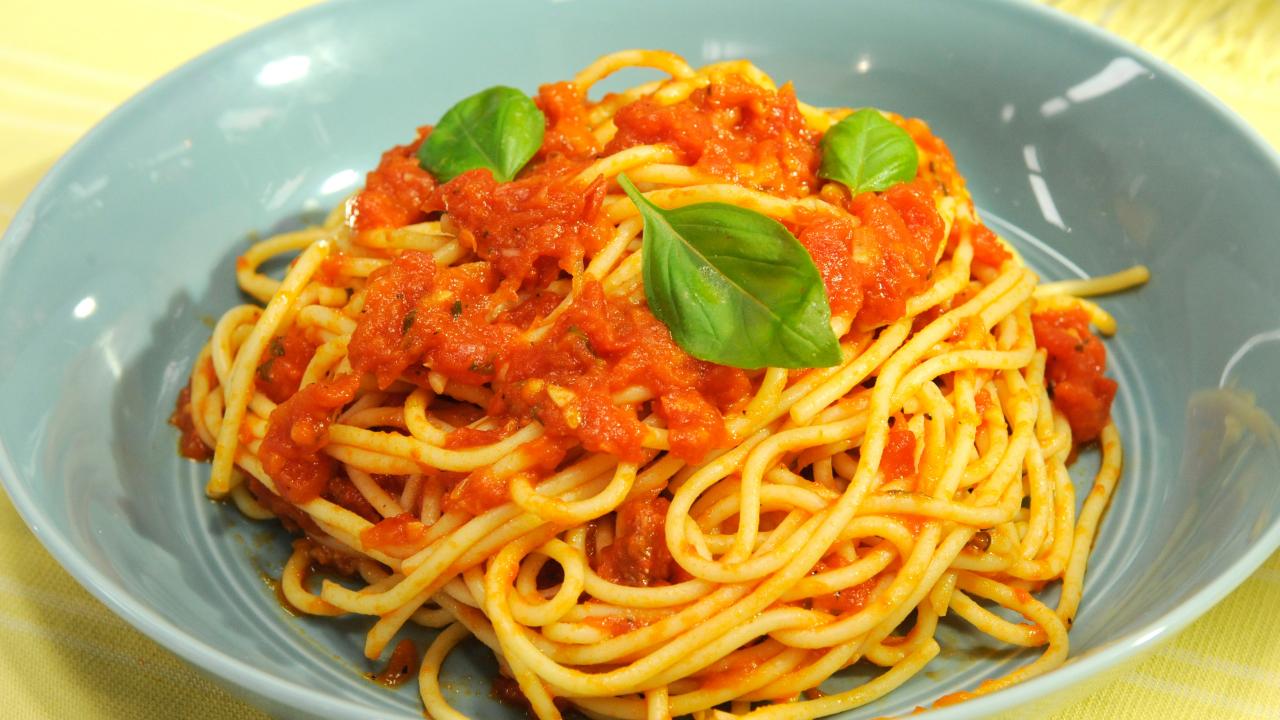 How to use a Tomato Press to Make Pasta Sauce — CONNIE AND LUNA