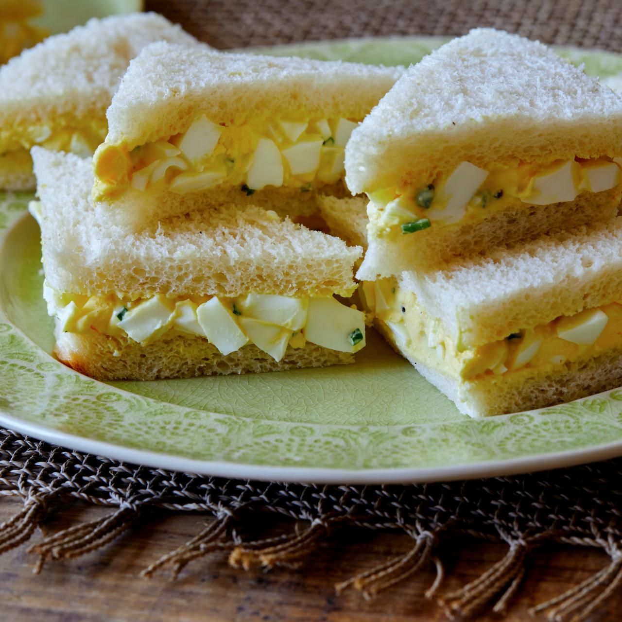 https://food.fnr.sndimg.com/content/dam/images/food/fullset/2014/8/22/0/YW0512_Mini-Egg-Salad-Sandwiches_s4x3.jpg.rend.hgtvcom.1280.1280.suffix/1600389811344.jpeg