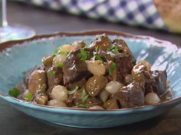Trisha's Beef Bourguignon Recipe | Trisha Yearwood | Food Network