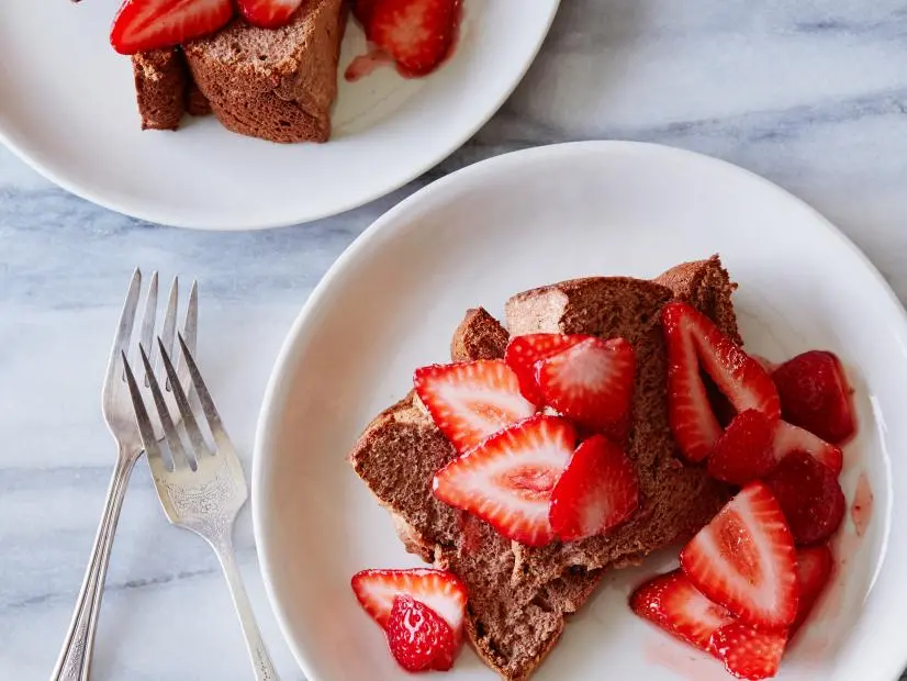 CHOCOLATE ANGEL FOOD CAKE WITH STRAWBERRIES, Trisha Yearwood, Trishaâ  sSouthern Kitchen/Slim Down Secrets, Food Network, Cake Flour, Cocoa Powder, Sugar, EggWhites, Salt, Cream of Tartar, Vanilla Extract, Strawberries