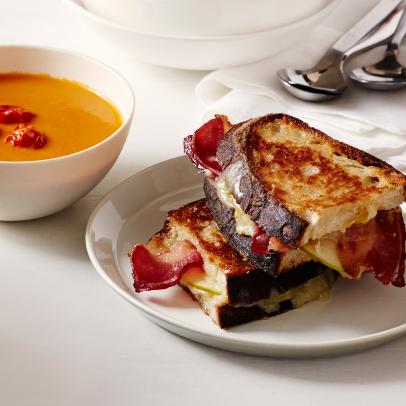 Grilled Cheese with Apple and Bacon | Recipe Cart | Recipe Cart