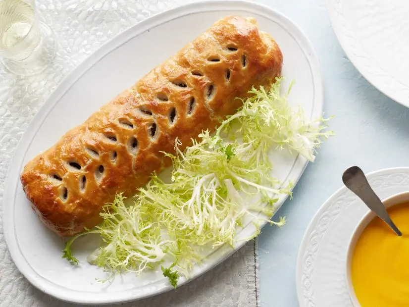 Food Network Kitchen
Mushroom Wellington with Creamy Carrot Sauce
Healthy Eats
Food Network, Food Network Kitchen
Mushroom Wellington with Creamy Carrot Sauce
Healthy Eats
Food Network