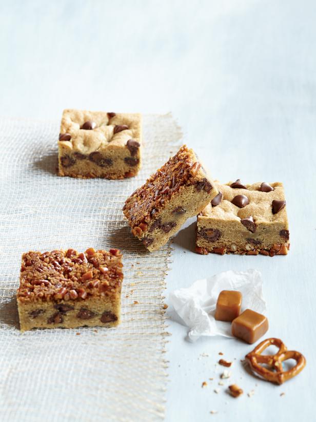 "Flipped" Pretzel Cookie Bars with Caramel Filled DelightFulls