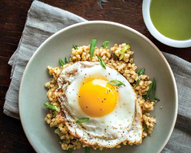 brown rice with egg and chia
