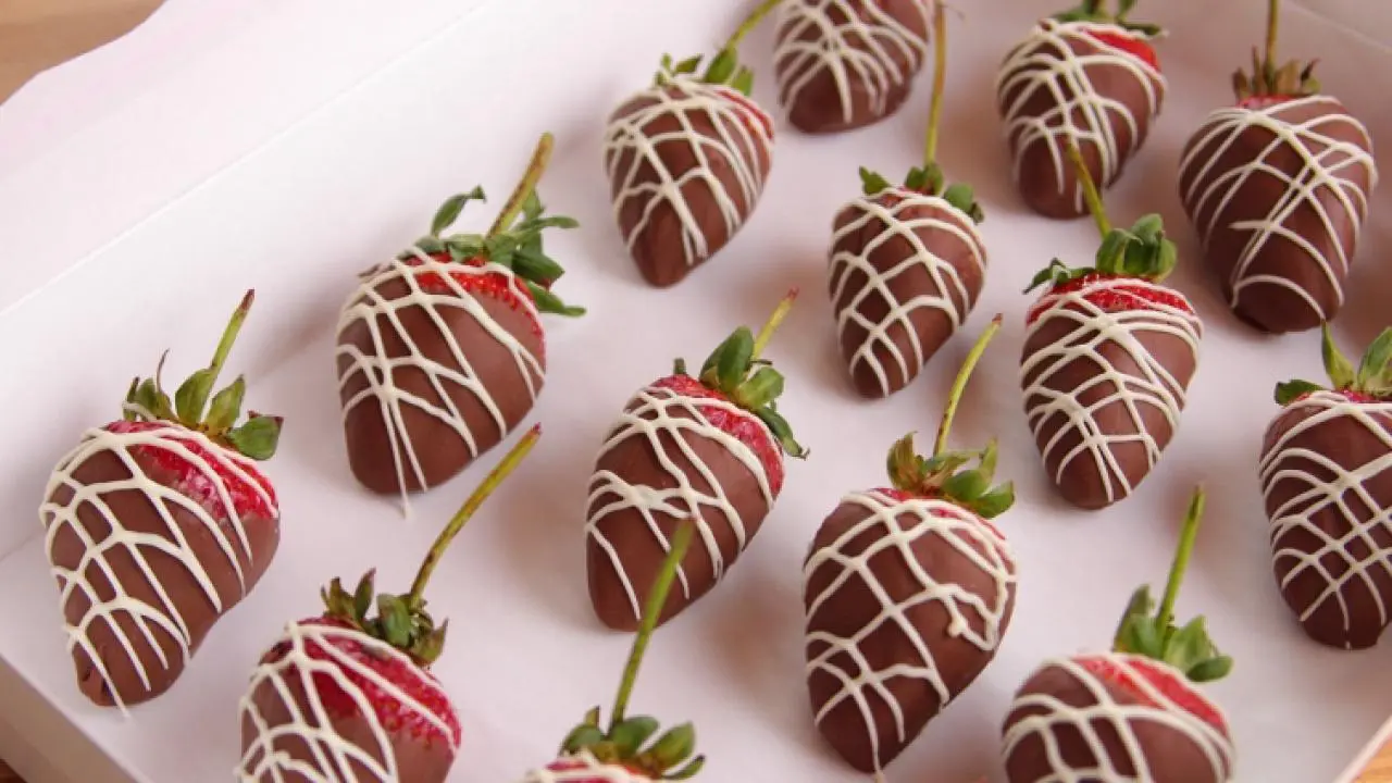 Ree's Chocolate Strawberries