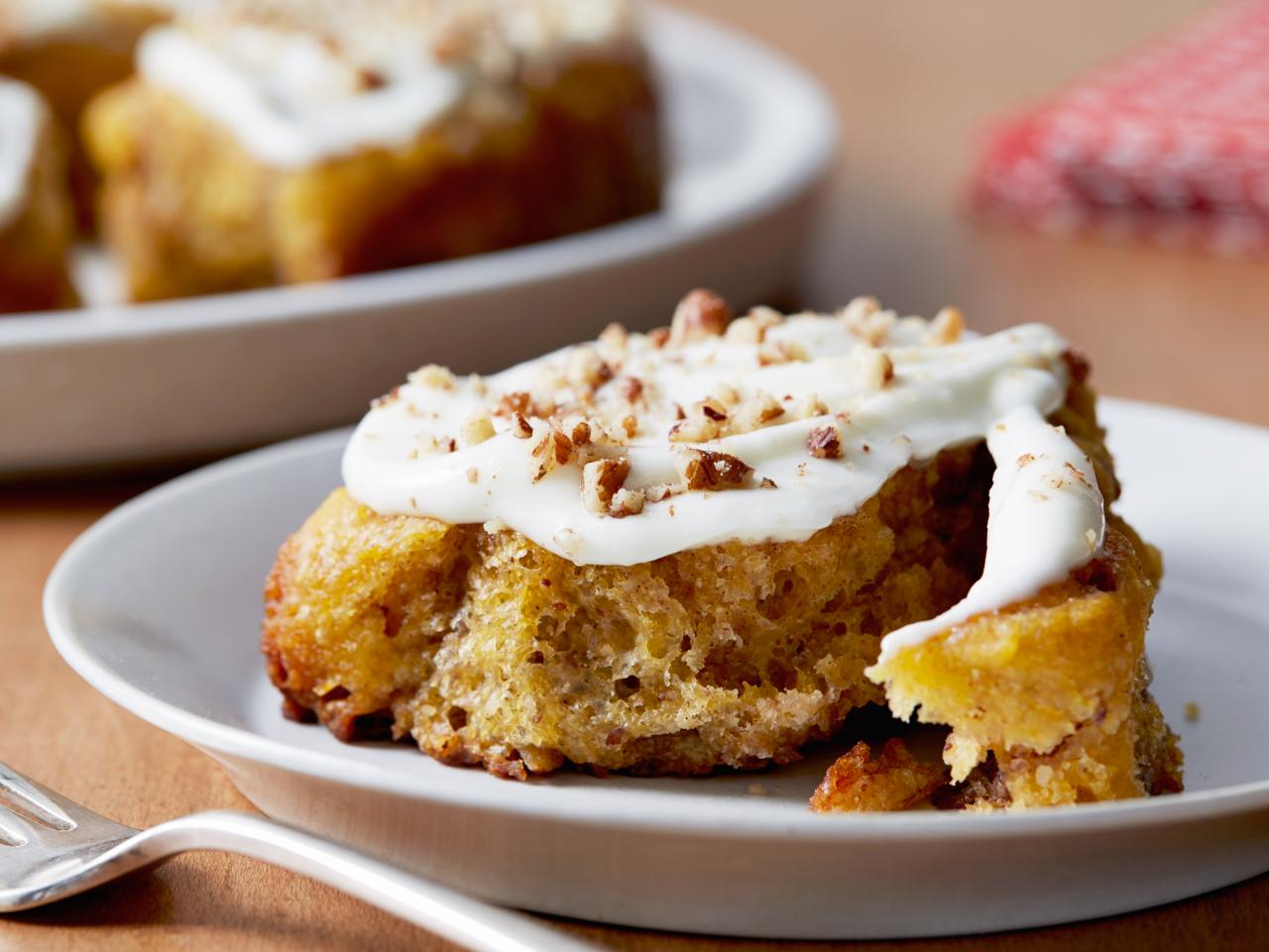 Pumpkin Cinnamon Roll Cake