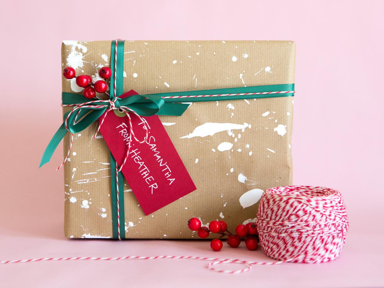 How to Wrap Gifts - Presents for the Holidays