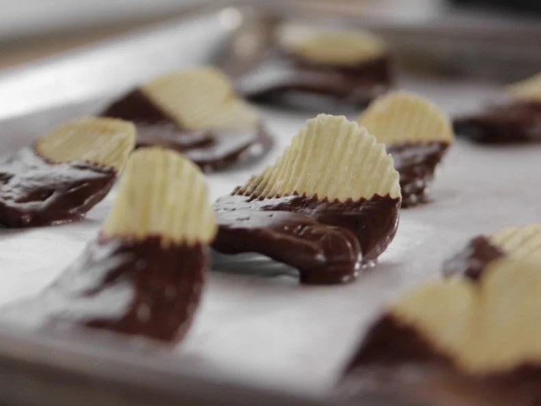 Ree Drummond's Chocolate-Covered Potato Chips From The Pioneer Woman
