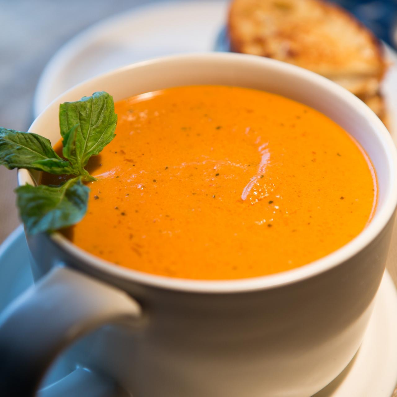 Homemade Roasted Tomato Soup with Fresh Tomatoes - Familystyle Food