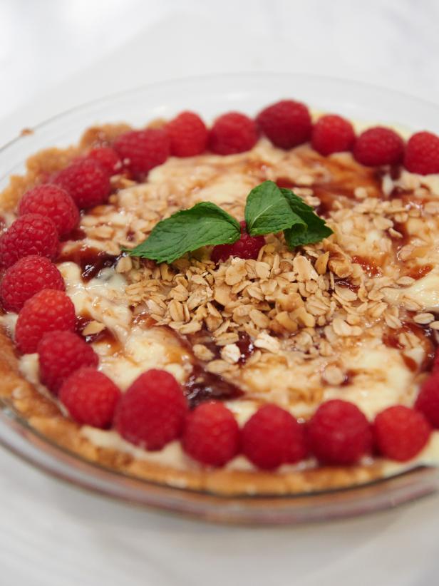 Raspberry Vanilla Pudding Pie with Peanut Butter Crust_image