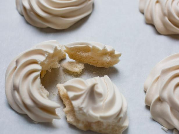 Vegan Meringues image