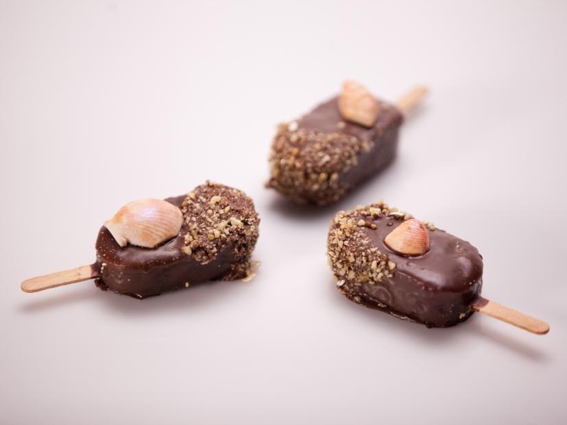 The Blue team's tasting element Chocolate covered banana cake-sicles, as seen on Food Network's Halloween Wars, Season 5.