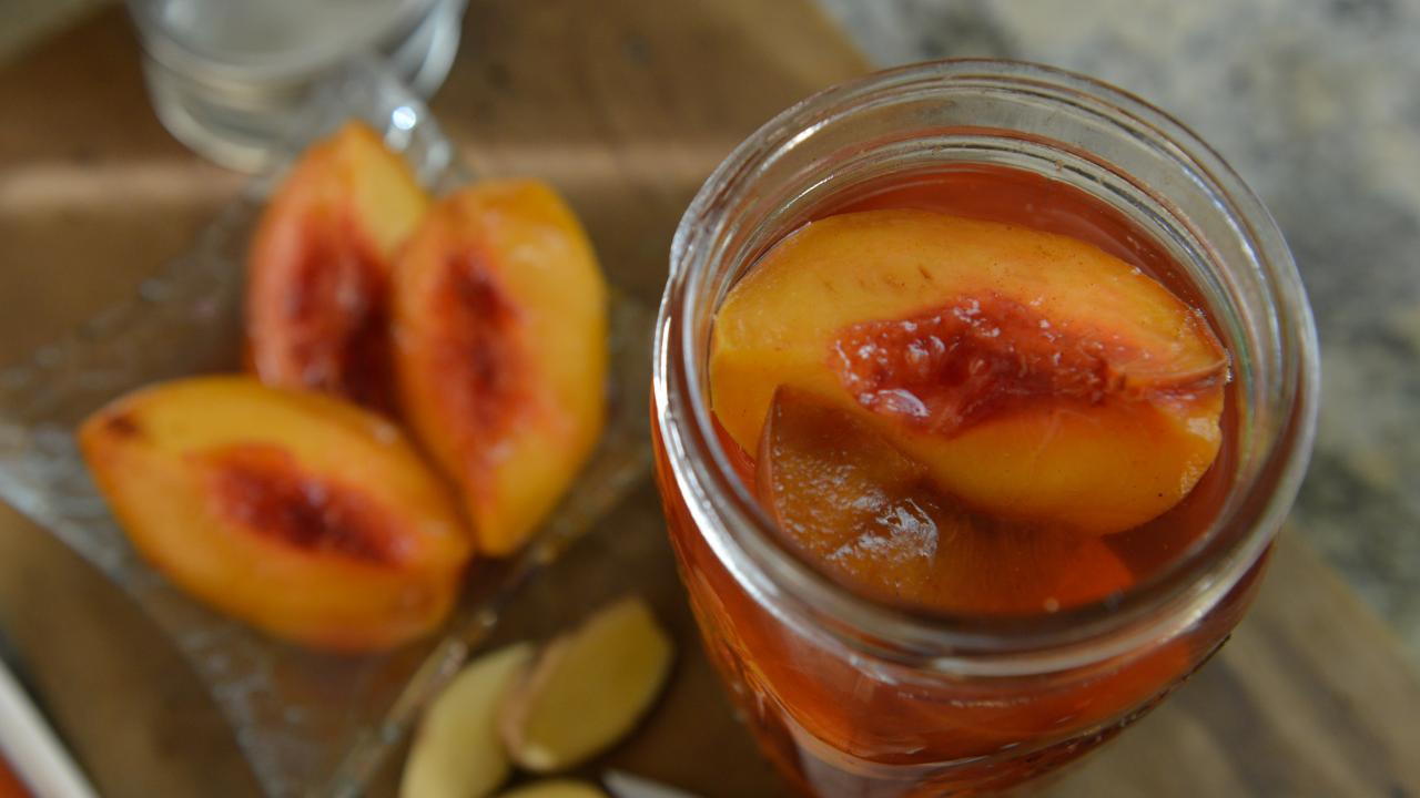 Damaris's Pickled Peaches