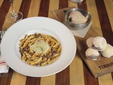 Head to one of Terroni’s locales for delicious traditional Southern Italian fare. A must-try is the Lamb Ragu, featuring pasta made by hand, then tossed in a savory sauce of tender lamb and herbs. For a sweet finish, indulge in the sugar-dusted fried dough balls with a decadent Nutella filling.