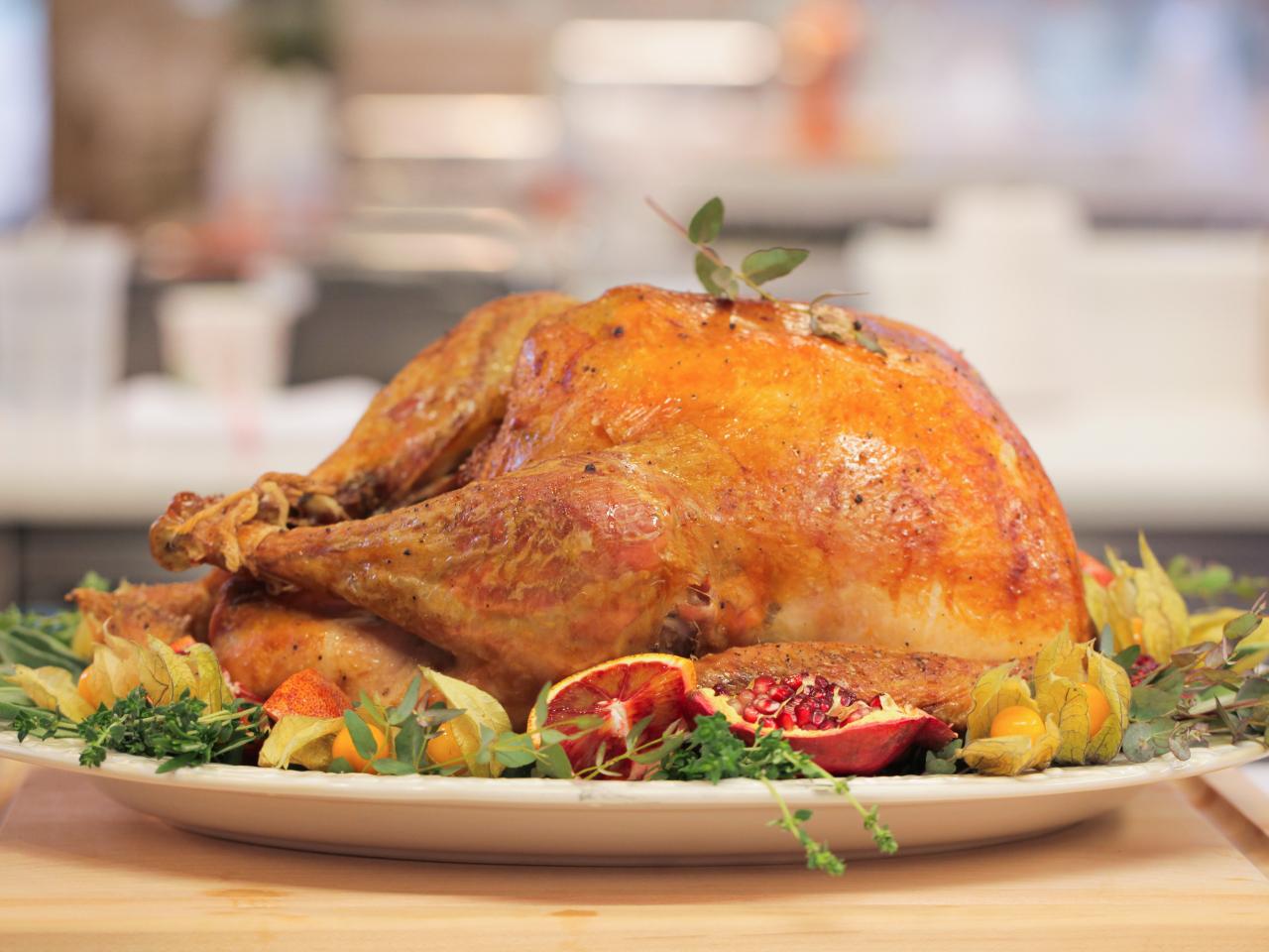 On Thanksgiving Day, Watch a Turkey Cooking from Start to Finish on