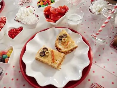 Giada de Laurentiis' dish, Pizza Grilled Cheese, as seen on Food Network’s Giada’s Holiday Handbook, Season 1.