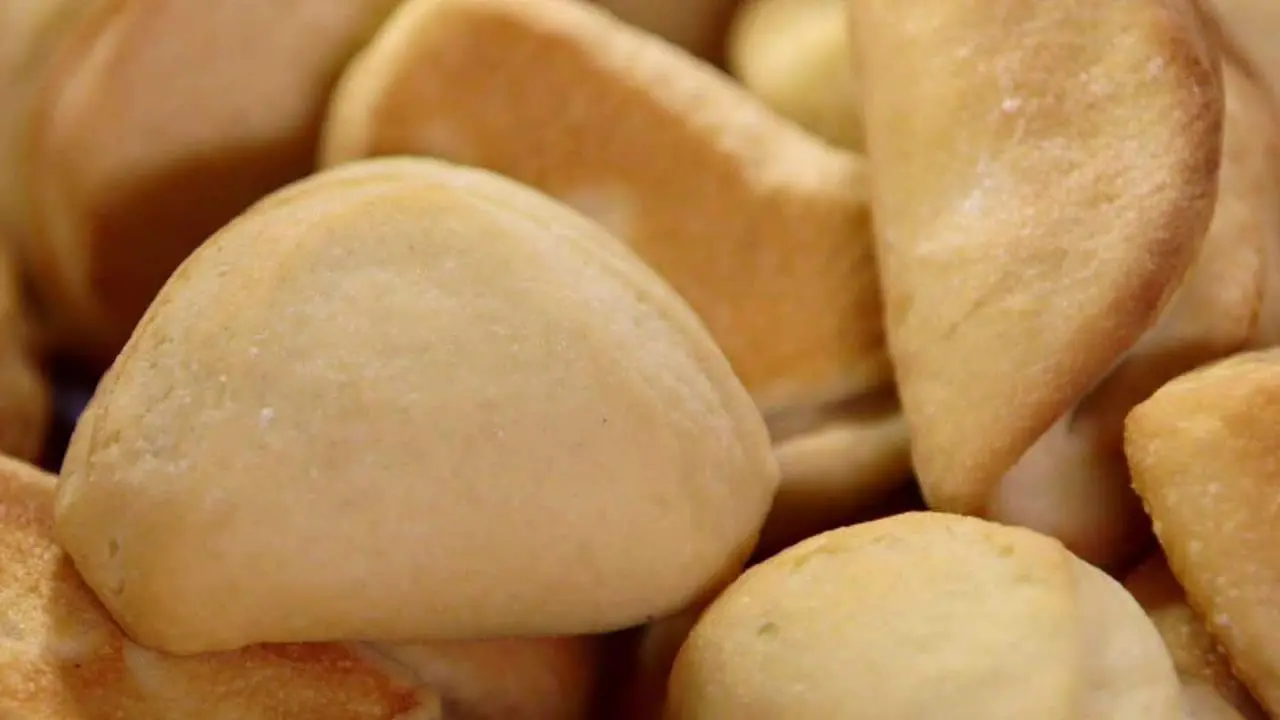 Ree's Parker House Rolls