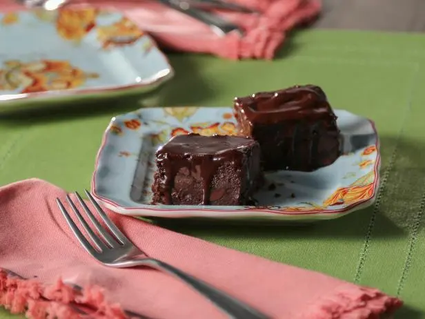 Classic Gooey Brownies Recipe | Valerie Bertinelli | Food Network